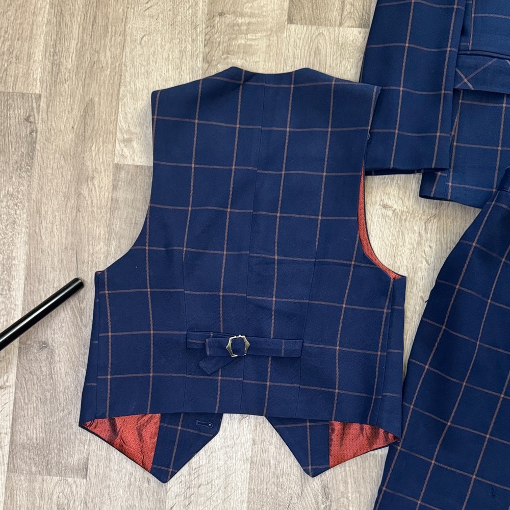 Yuan Lu Boys Navy Checkered Suit with Vest 3 piece suit size 10 - Picture 4 of 9